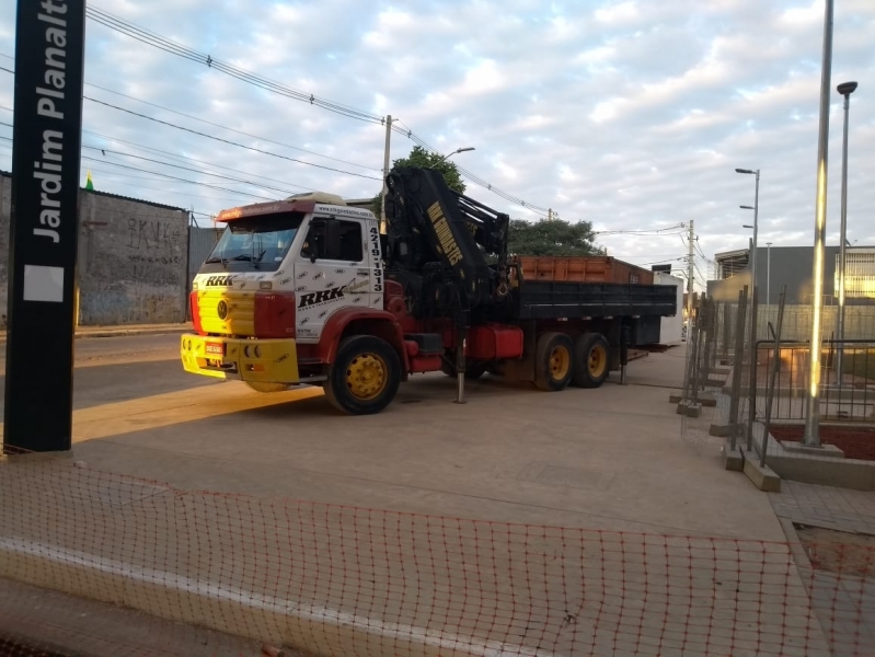 Aluguel de Caminhões Guindastes Pari - Aluguel de Guindaste por Hora